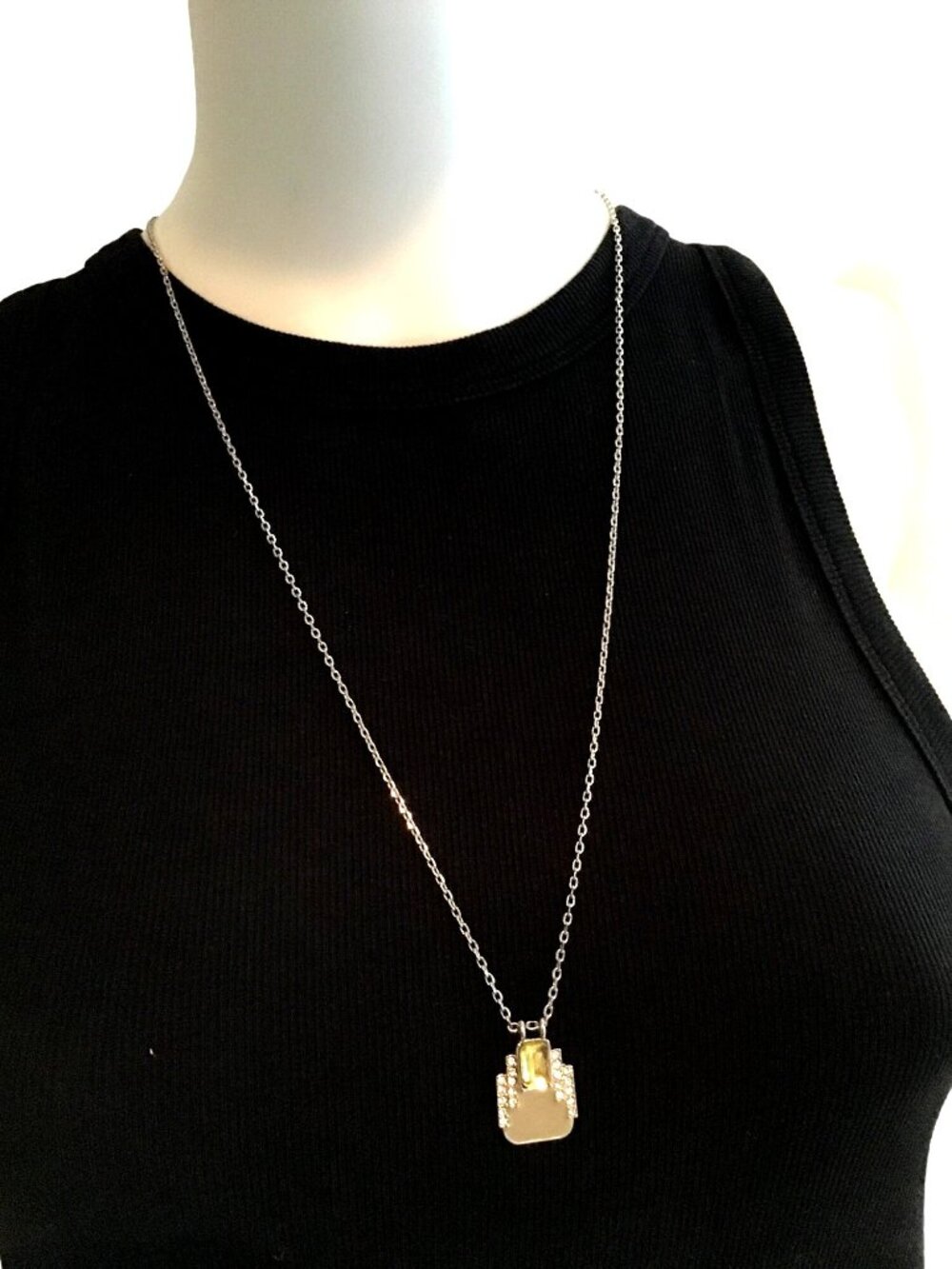 BEAUTIFUL FASHIONABLE WOMEN SILVER TONE NECKLACE